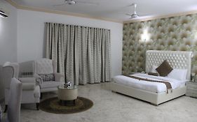 Royal Luxus Guest House
